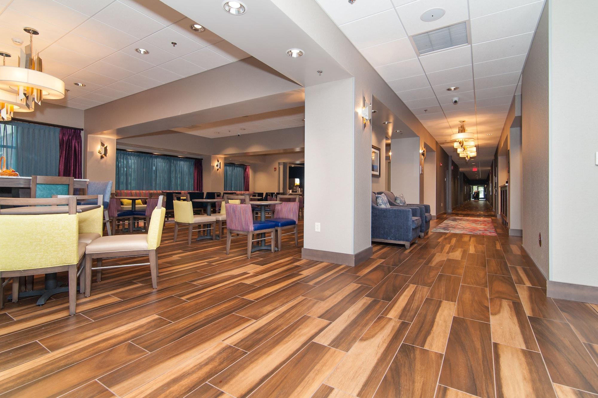 Hampton Inn Norwich Exterior photo