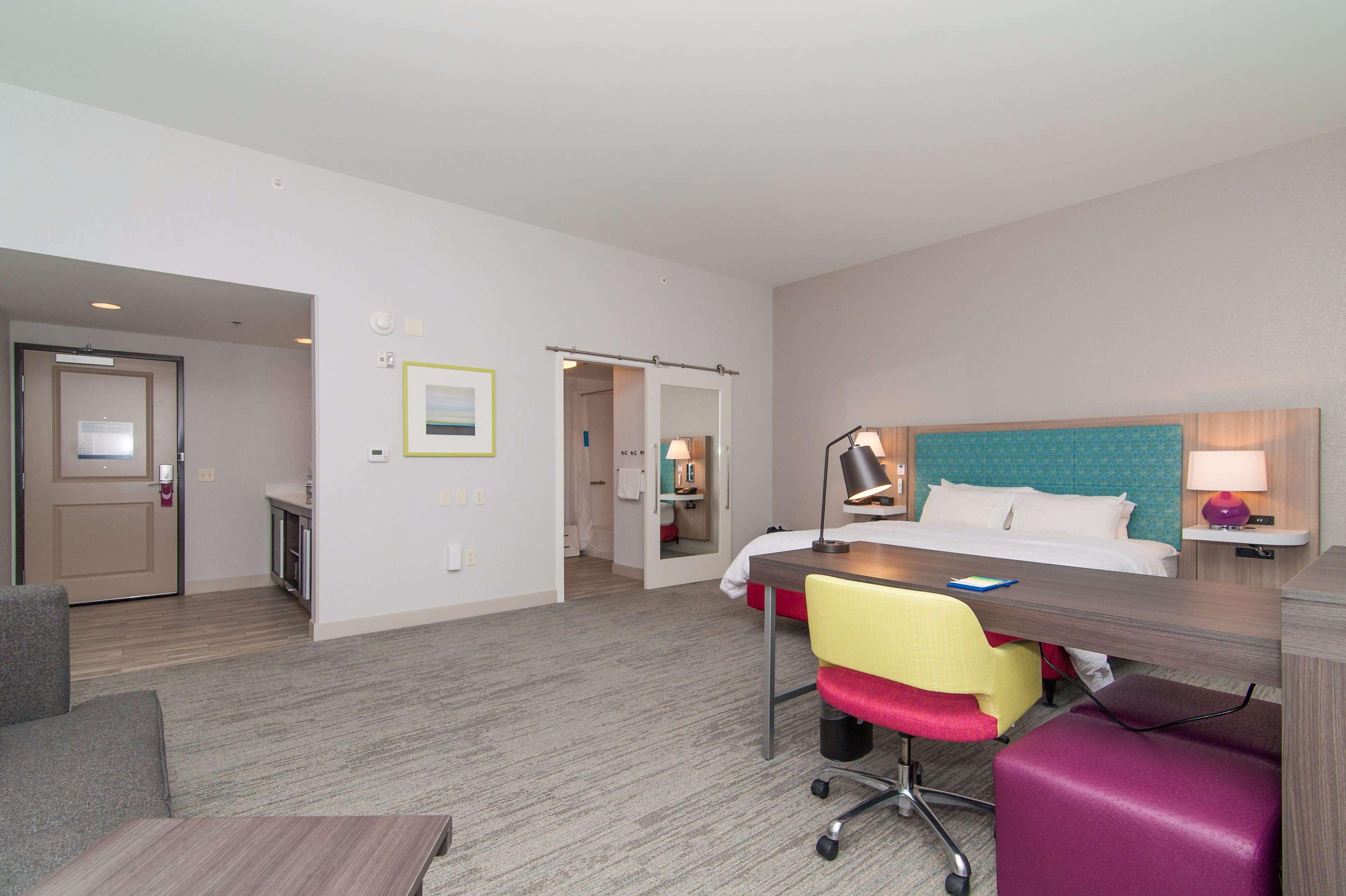 Hampton Inn Norwich Exterior photo