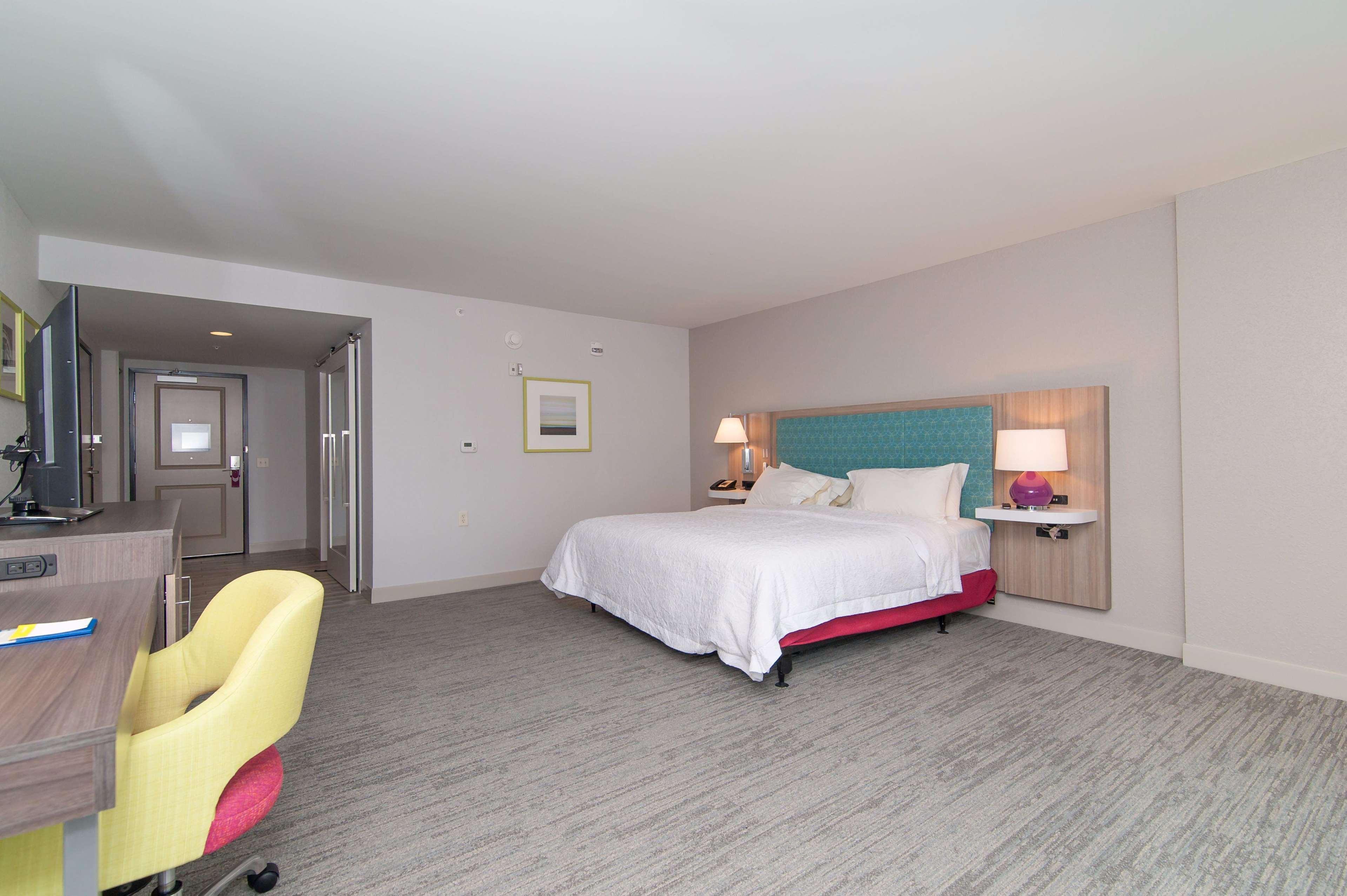Hampton Inn Norwich Exterior photo