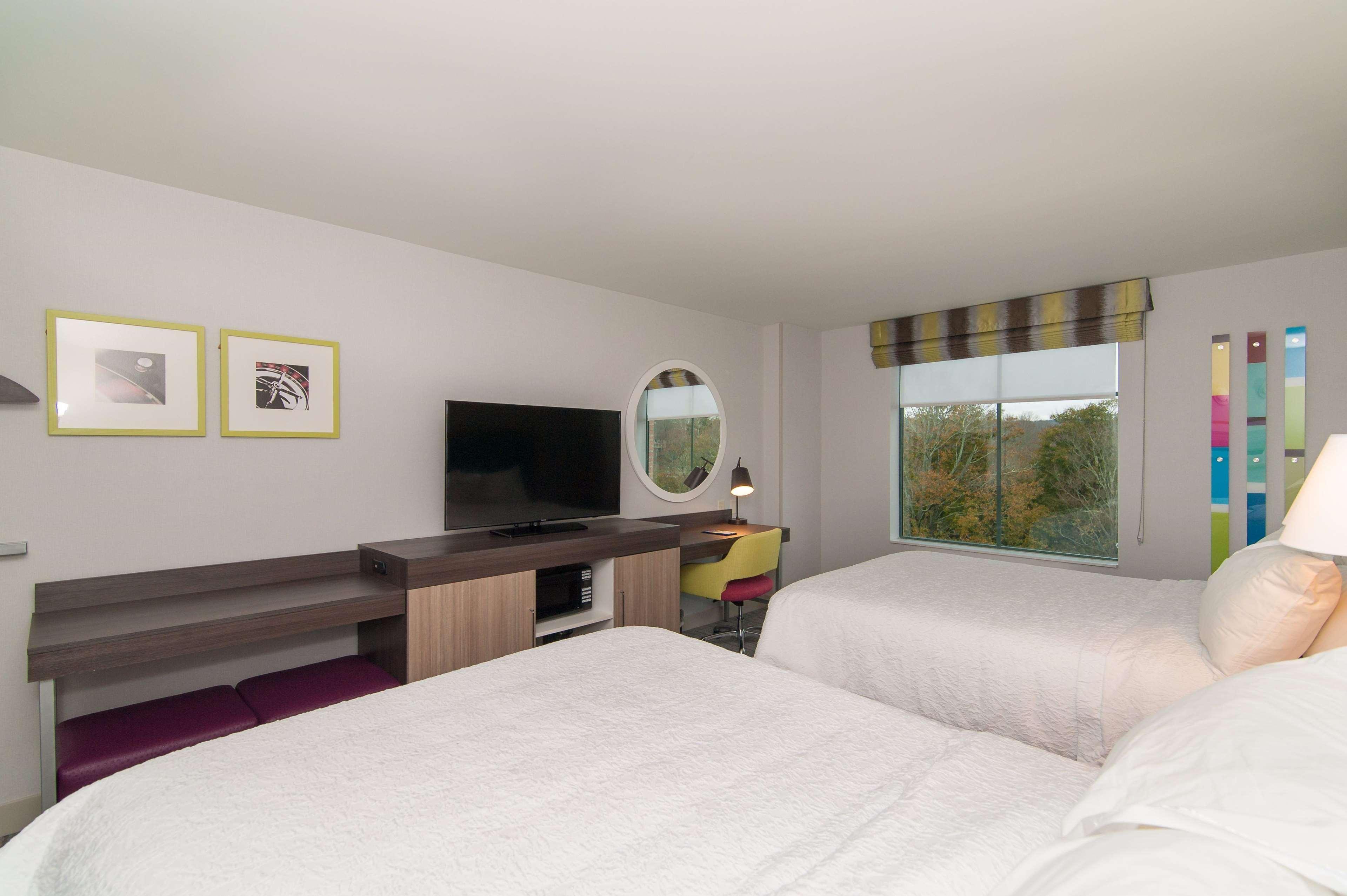 Hampton Inn Norwich Exterior photo