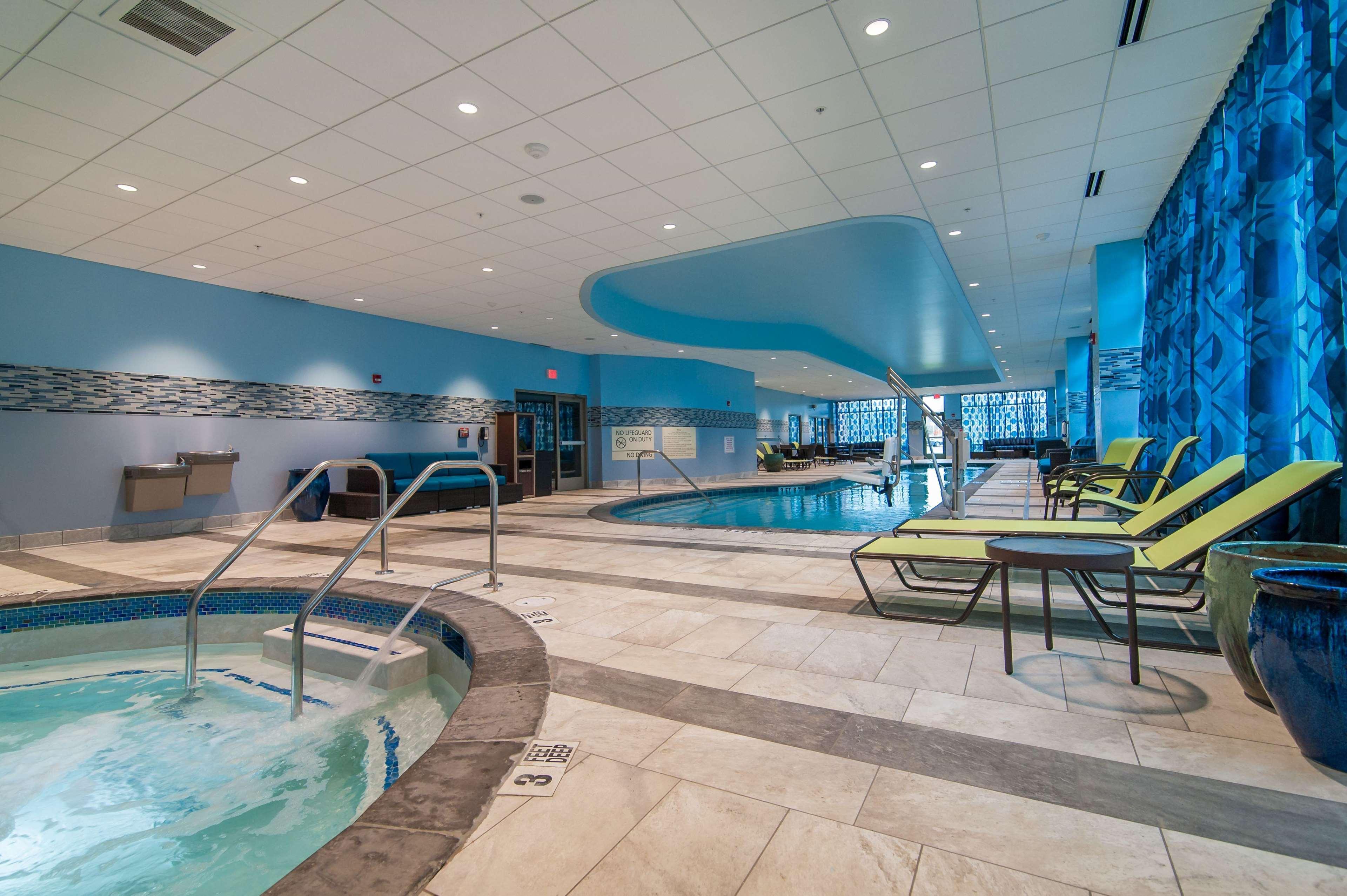 Hampton Inn Norwich Exterior photo