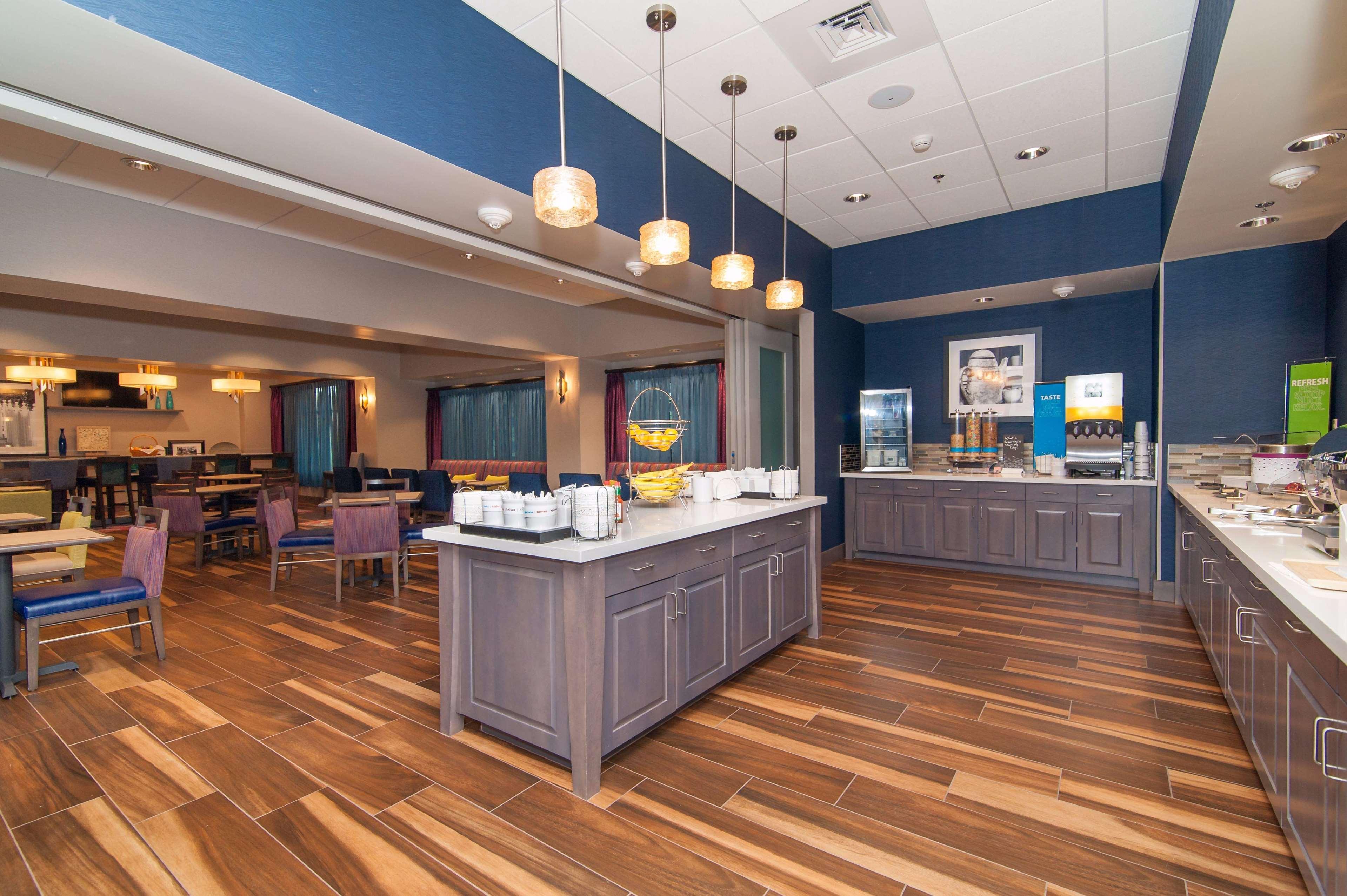 Hampton Inn Norwich Exterior photo