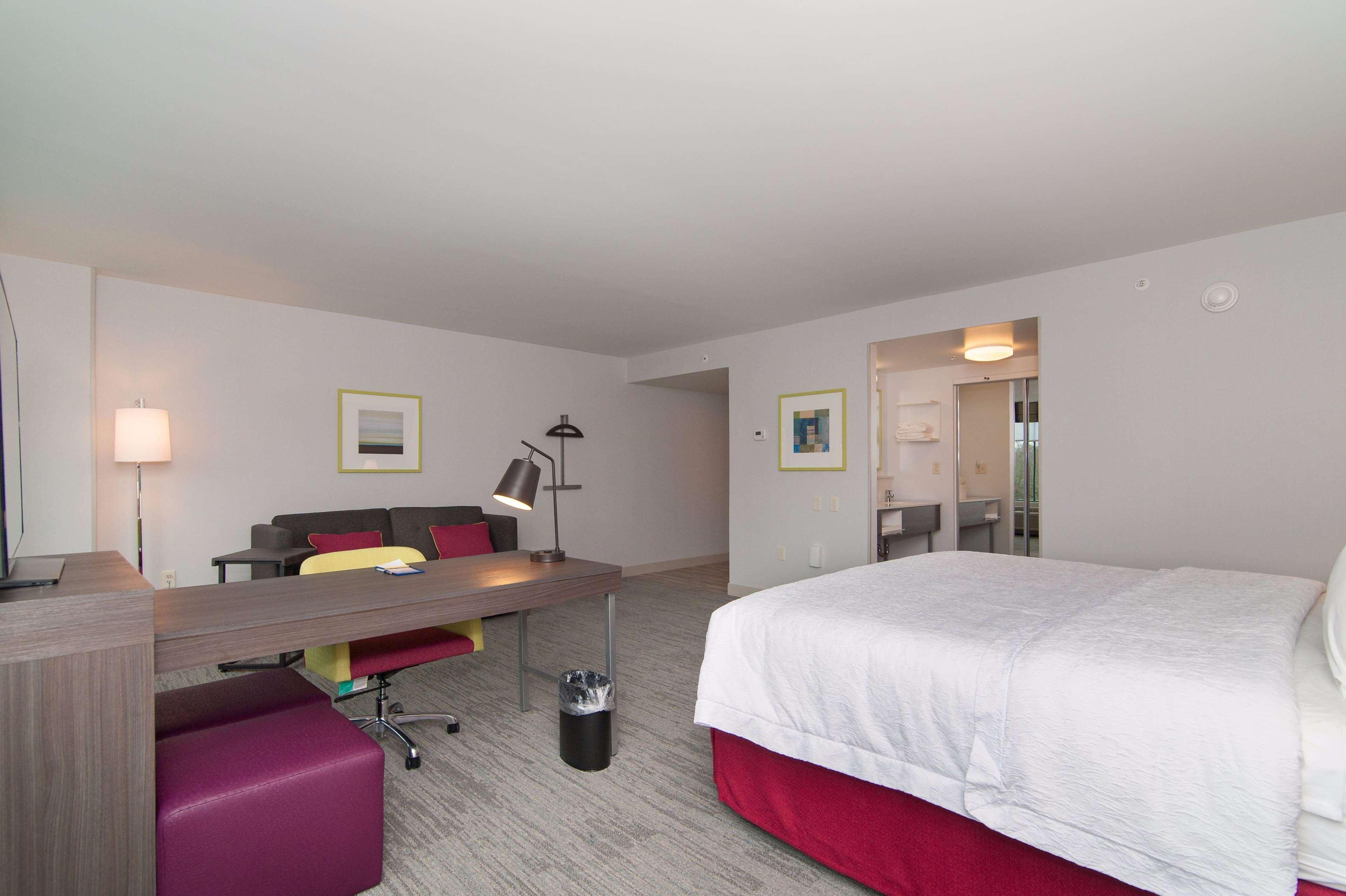 Hampton Inn Norwich Exterior photo
