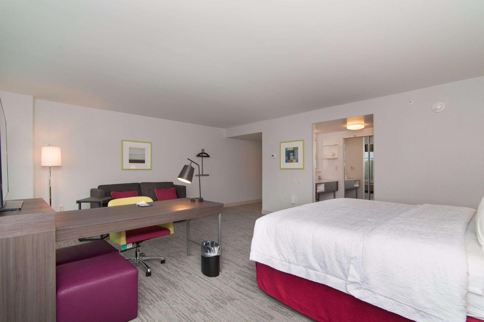 Hampton Inn Norwich Exterior photo