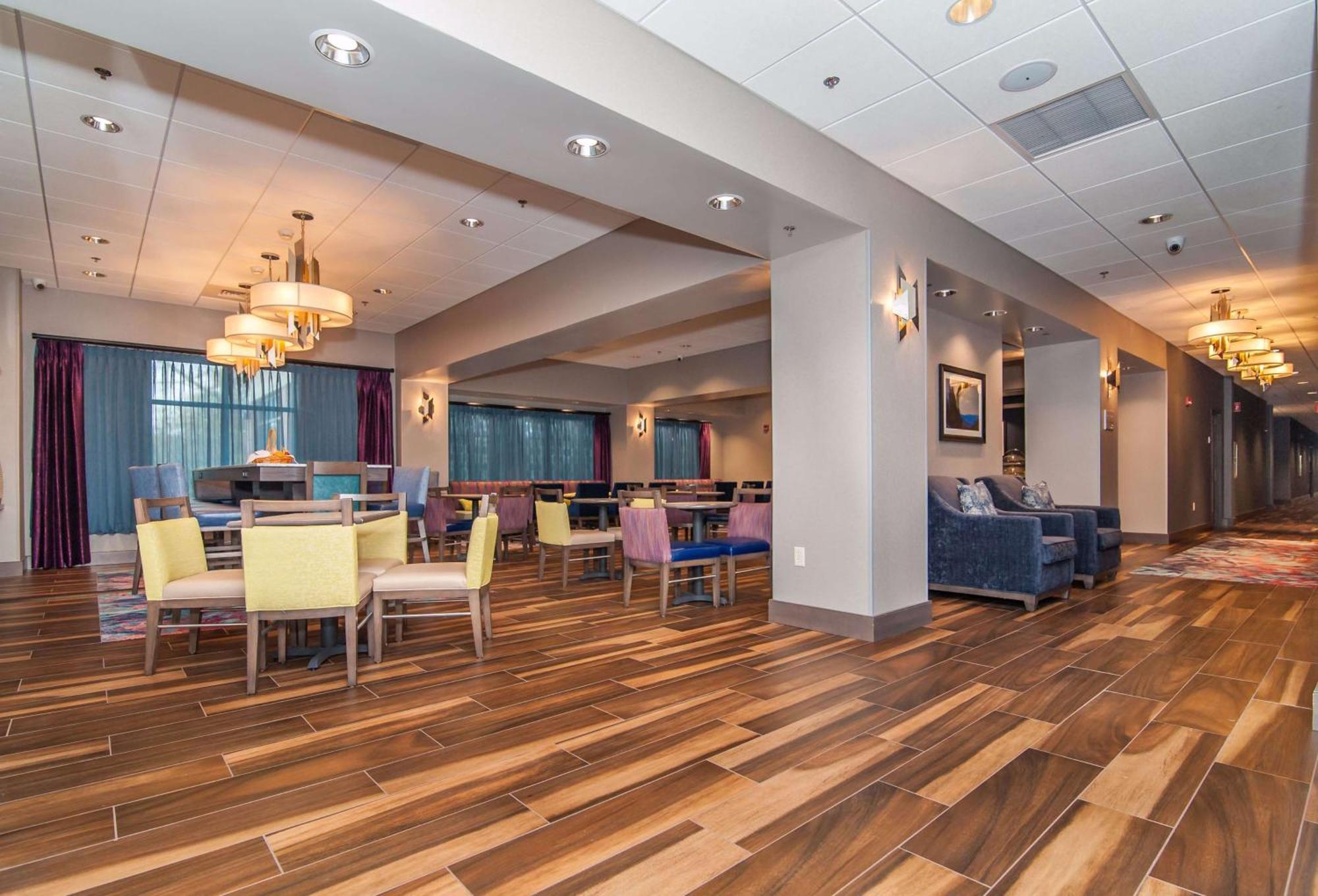 Hampton Inn Norwich Exterior photo